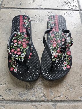 Ipanema Black Floral Bow Sandals with Pink and White Accents